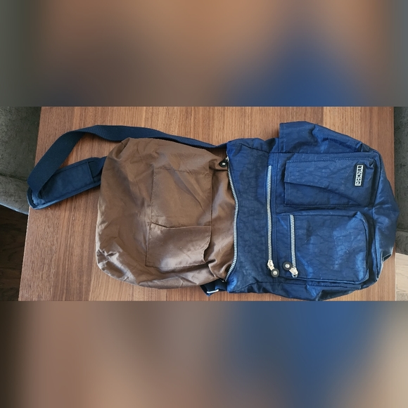 NWOT Navy Blue Travel Bag - Picture 3 of 6